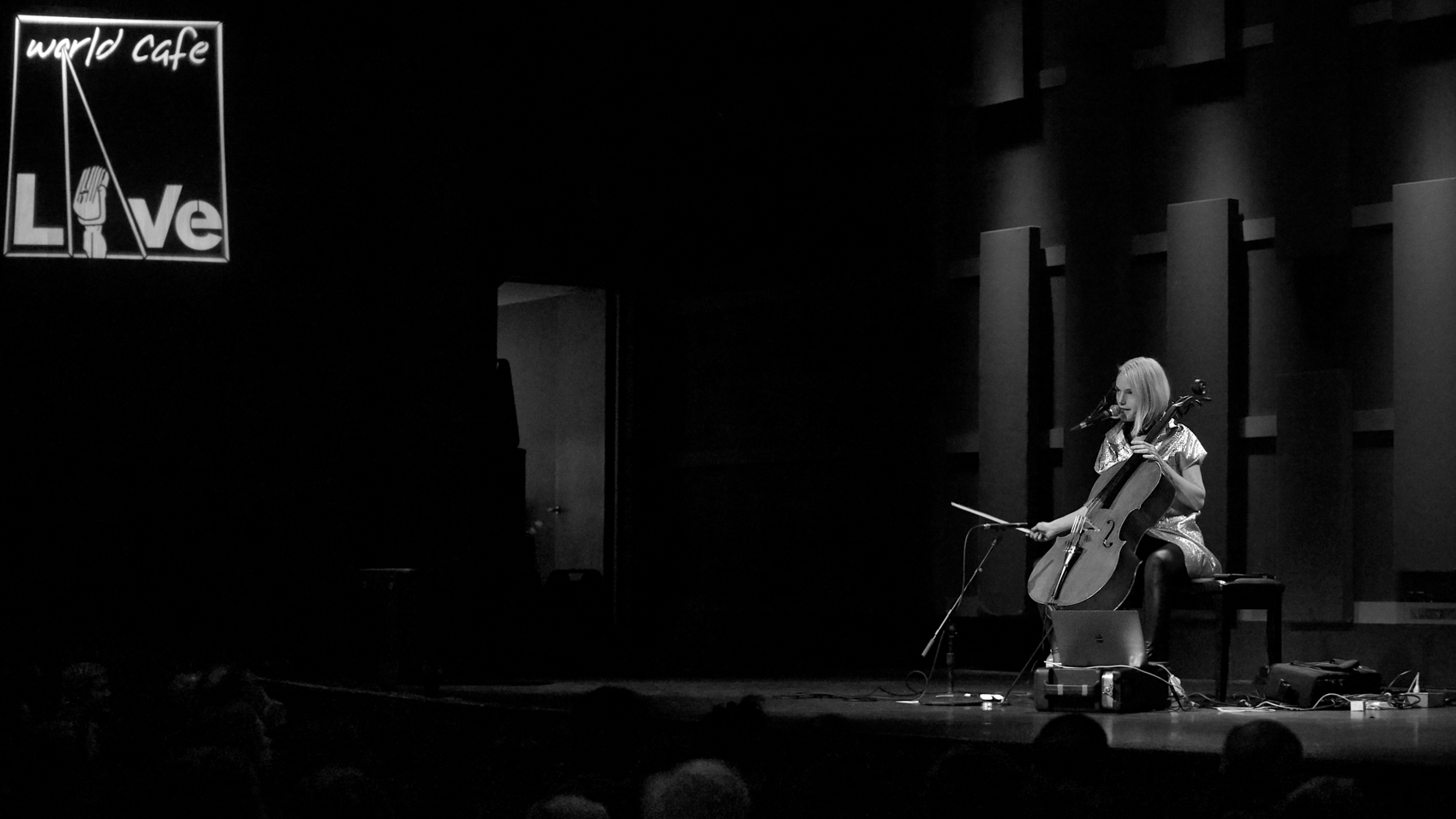 Zo Keating
World Cafe Live
Philadelphia, Pa
November 28, 2018

DerekBrad.com